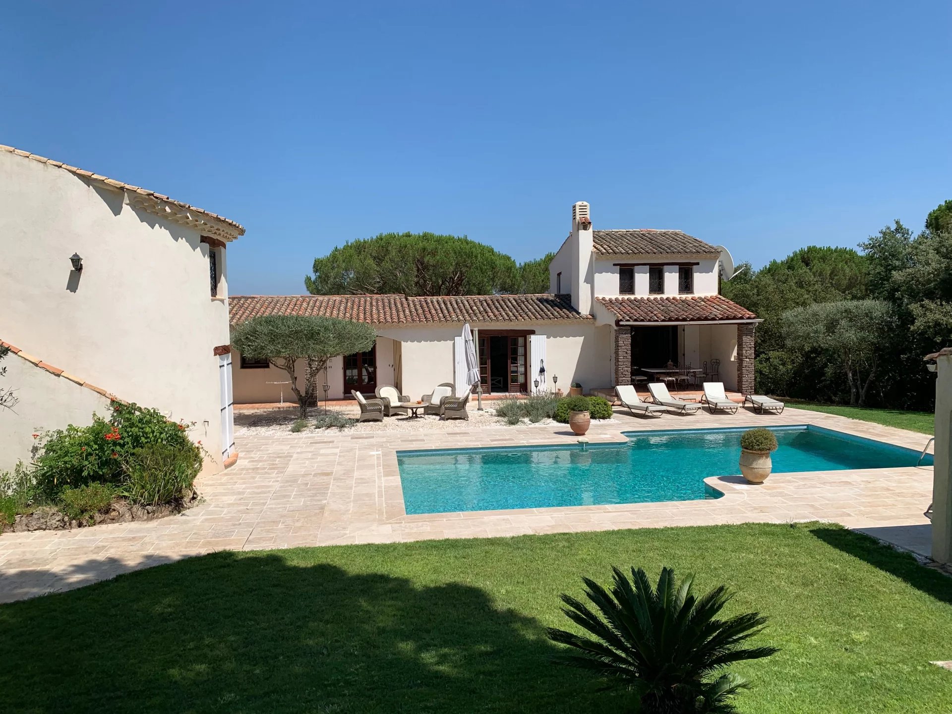 Roquebrune-sur-Argens - Exceptional property with swimming pool and ...