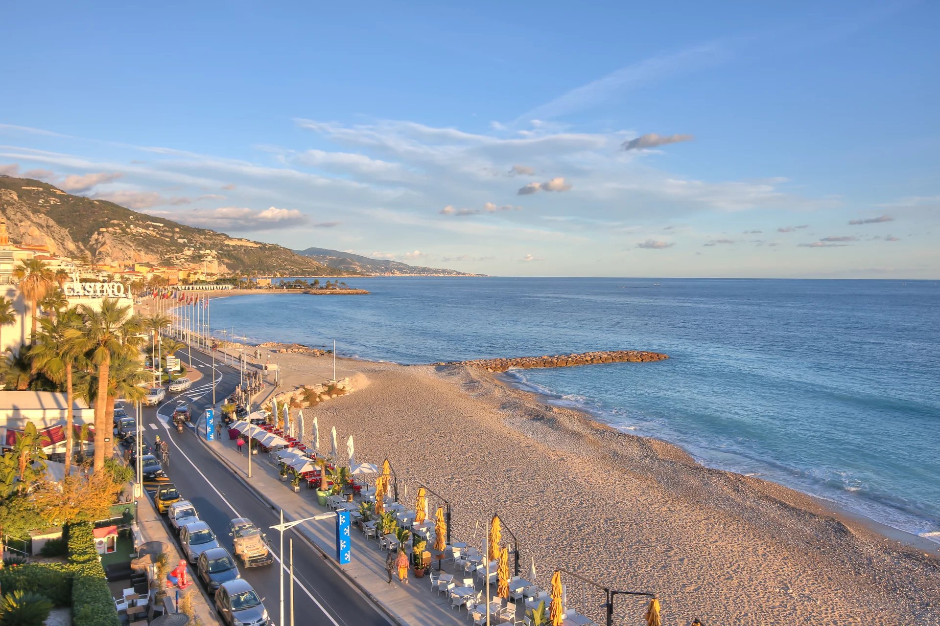 Magnificent 2-bedroom sea-front apartment – Menton town centre